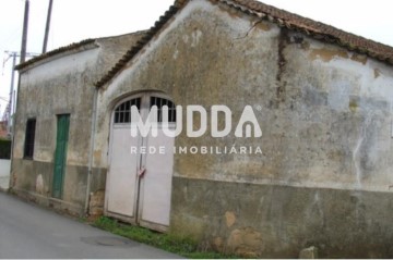 Moradia 2 Quartos em Alquerubim