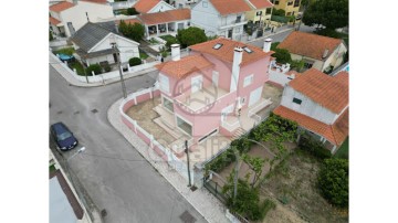 Maison 3 Chambres à Charneca de Caparica e Sobreda