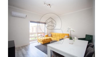 Apartment 3 Bedrooms in Barreiro e Lavradio
