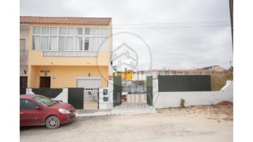 House 3 Bedrooms in Alhos Vedros