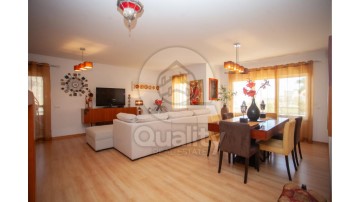 Apartment 4 Bedrooms in Alto do Seixalinho, Santo André e Verderena