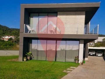 House 4 Bedrooms in Âncora