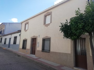 House 4 Bedrooms in La Albuera
