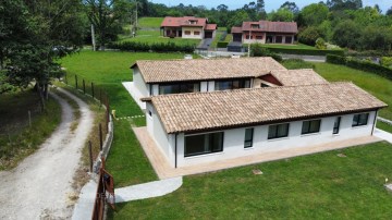 Country homes 4 Bedrooms in Celorio-Poó-Parres