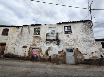 Moradia  em Vidago, Arcossó, Selhariz, Vilarinho Paranheiras