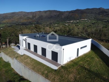 House 5 Bedrooms in São Pedro de Agostem