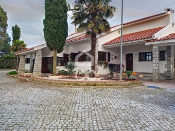 Maison 4 Chambres à São Pedro de Agostem