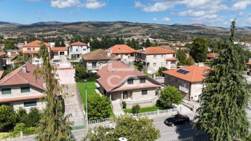 Maison 7 Chambres à Montalegre e Padroso