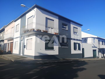 House 5 Bedrooms in Ponta Delgada (São Sebastião)