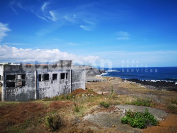 Bâtiment industriel / entrepôt à Rabo de Peixe