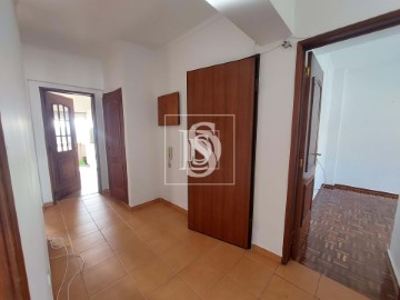 Apartment 3 Bedrooms in Almada, Cova da Piedade, Pragal e Cacilhas