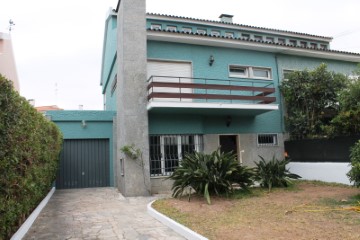 House 4 Bedrooms in Cascais e Estoril