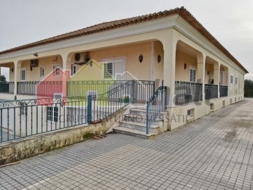 House 5 Bedrooms in Poceirão e Marateca