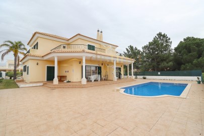 House 6 Bedrooms in Quarteira