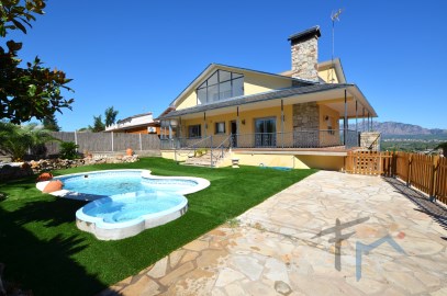 House 4 Bedrooms in Can Parellada