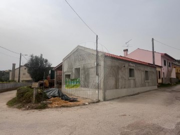 House 2 Bedrooms in Serra e Junceira