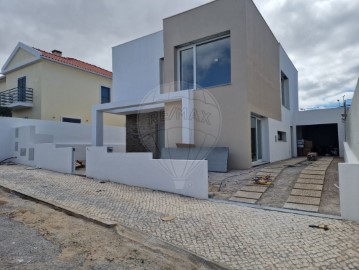 Moradia 4 Quartos em Charneca de Caparica e Sobreda