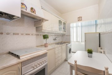 Apartment 4 Bedrooms in Almada, Cova da Piedade, Pragal e Cacilhas