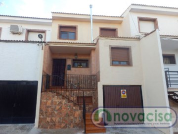 House 4 Bedrooms in Almorox