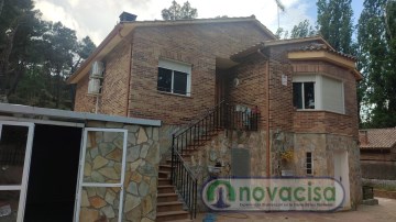House 3 Bedrooms in Entrepinos