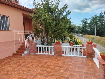 House 3 Bedrooms in Boscassos y Vallserena