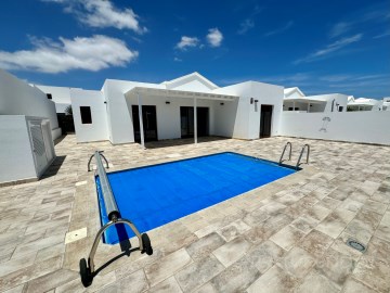 House 3 Bedrooms in Playa Blanca