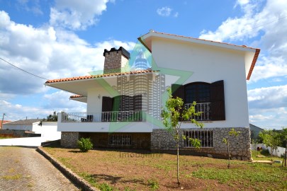 House 4 Bedrooms in São João Baptista e Santa Maria dos Olivais