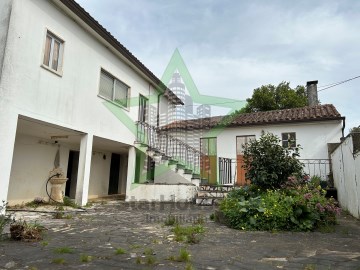 House 5 Bedrooms in Graça