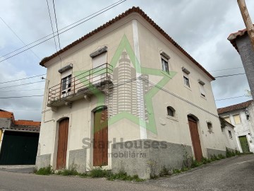 House 6 Bedrooms in Brogueira, Parceiros de Igreja e Alcorochel