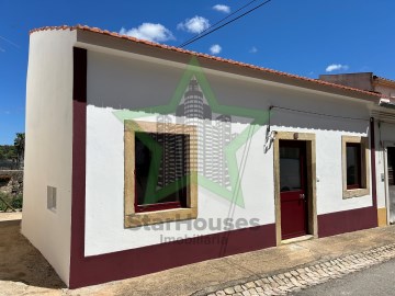 House 2 Bedrooms in Carregueiros