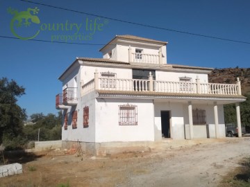 House 6 Bedrooms in Comares