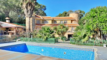 House 4 Bedrooms in Sant Pere i Sant Pau
