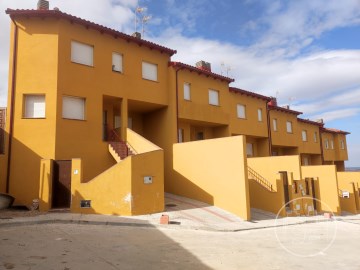 House 3 Bedrooms in Mingorría