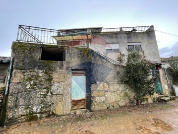 House 6 Bedrooms in Constantim e Vale de Nogueiras