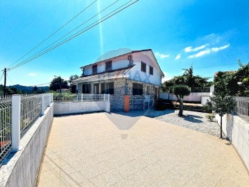 House 3 Bedrooms in Mosteiro