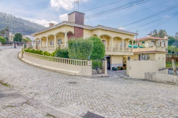Casa o chalet 3 Habitaciones en St.Tirso, Couto (S.Cristina e S.Miguel) e Burgães