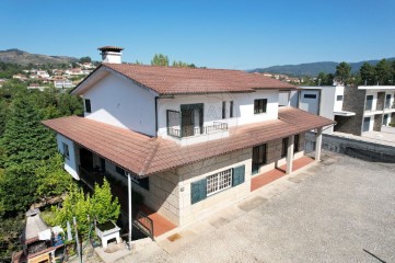 House 4 Bedrooms in Refojos de Basto, Outeiro e Painzela