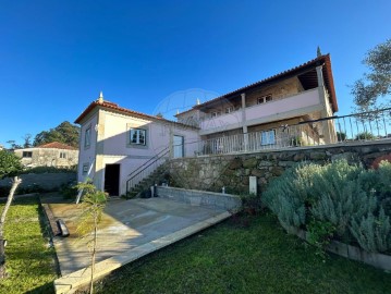 Maisons de campagne 4 Chambres à Gemieira