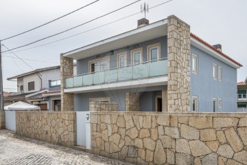 House 4 Bedrooms in Palmeira