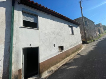 House 3 Bedrooms in Almalaguês