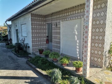 House 4 Bedrooms in Arazede