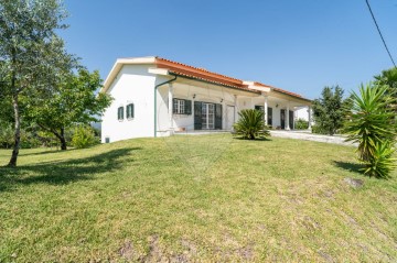 Maison 3 Chambres à Santo António dos Olivais