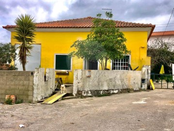 House 5 Bedrooms in Santo Quintino