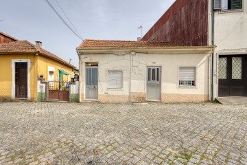 House 3 Bedrooms in Cidade da Maia
