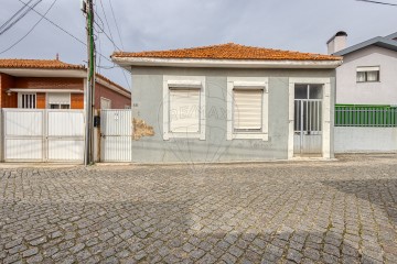 House 5 Bedrooms in Gulpilhares e Valadares