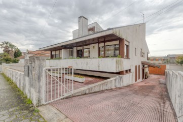 House 3 Bedrooms in Mafamude e Vilar do Paraíso