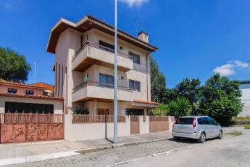 House 3 Bedrooms in Campo e Sobrado