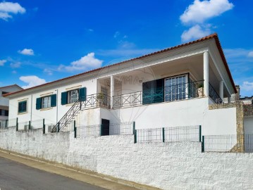 House 4 Bedrooms in Santo Quintino