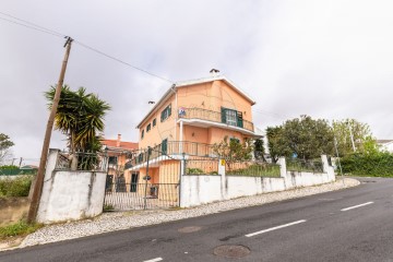 House 5 Bedrooms in Pontinha e Famões