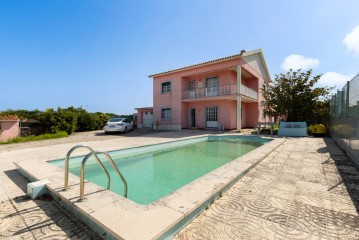 House 4 Bedrooms in A dos Cunhados e Maceira